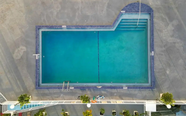 Bayshore Bliss- Cozy Space Pool Views