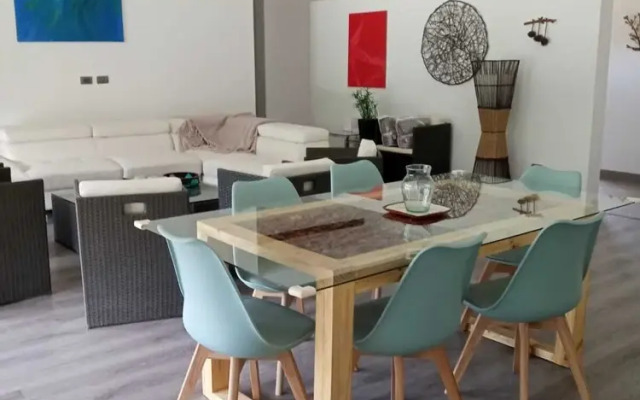 Hermosa Gran Casa con Piscina en Olmue