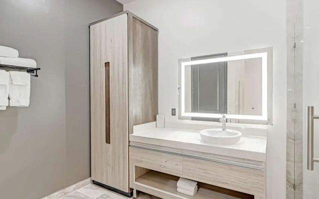 SureStay Hotel by Best Western Houston Southeast