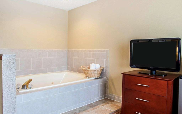 Quality Inn & Suites