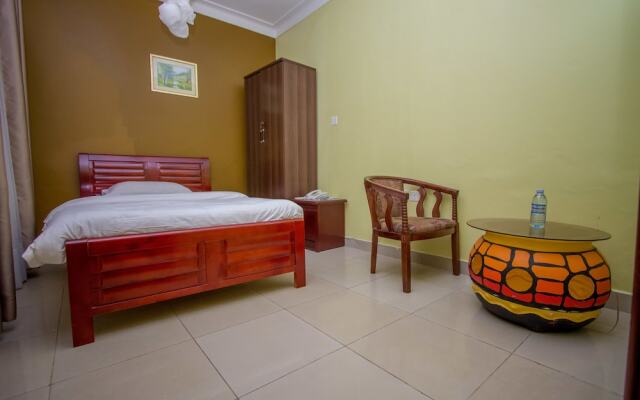 Tuzza Hotel
