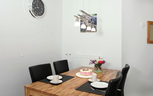 Holiday Home in Epen With Fenced Garden