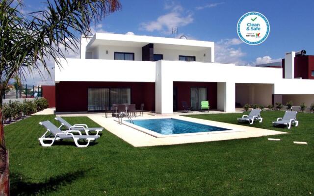 Villas Novochoro - Large Garden- Heatable Pool