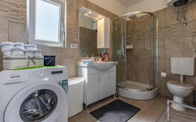 Awesome Apartment in Valbandon With Wifi and 2 Bedrooms