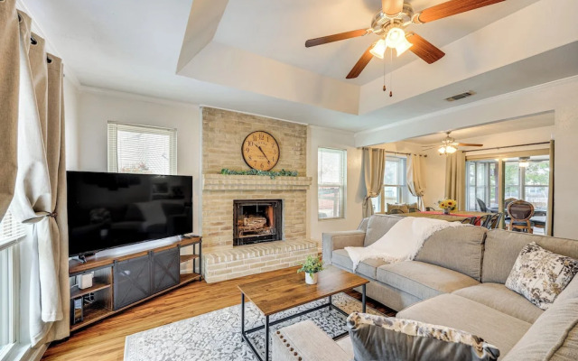 3 Mi to Randolph Afb: Family Home w/ Poker Table!