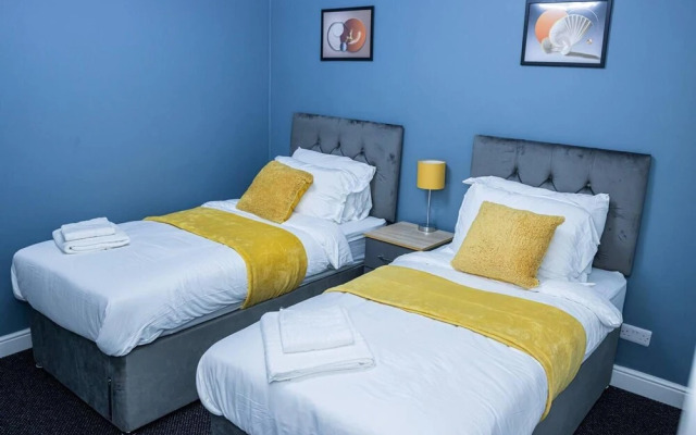 Stunning 4-bed House in Telford West Midlands