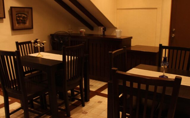 Twin Pines Suites