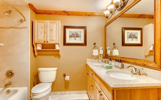 2 Bedroom Colorado Mountain Vacation Rental in River Run Village With Hot Tub Access and Walking Distance to Ski