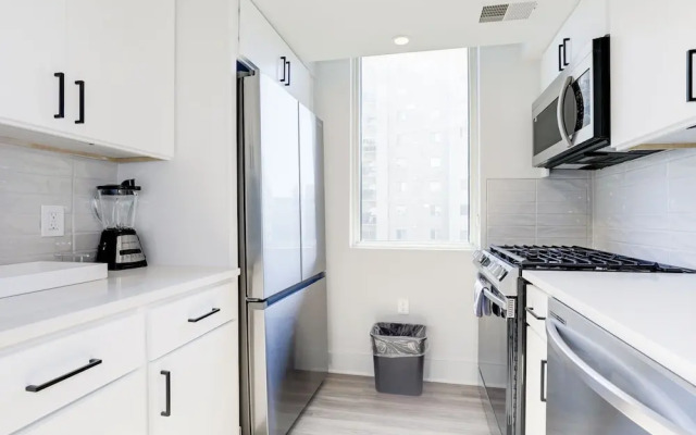 Elegant 2BR Apartment - Minutes to D.C.