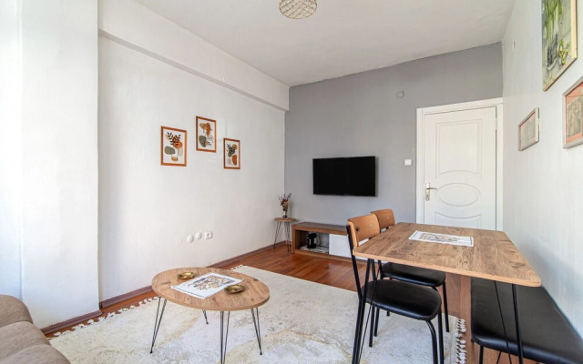 Charming Flat Next to Cevahir Shopping Mall