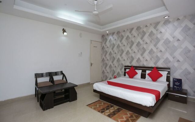 OYO 3260 Hotel Abhinav Palace