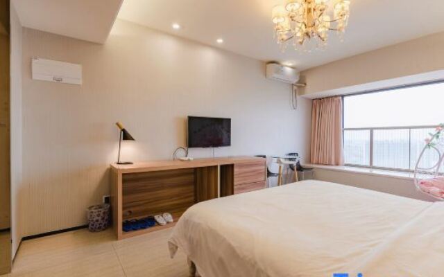 Xinyang Celebrity Art Hotel