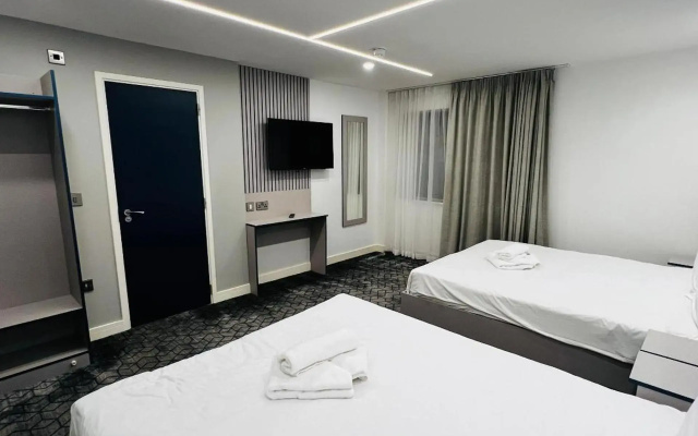 Ilford Grand Hotel