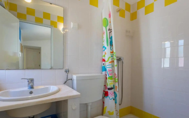 Sea 3BDR House W/ Patio by Lovelystay