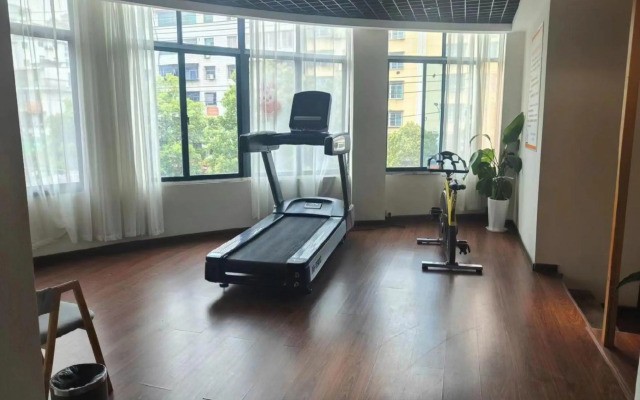 Yueyang Jingjing Hotel (Tianlun International)