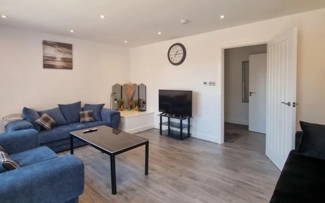 Lovely Modernist 4 Bed House