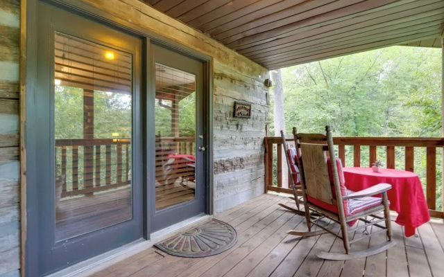 Riverfront Couple's Retreat in Smoky Mountains!