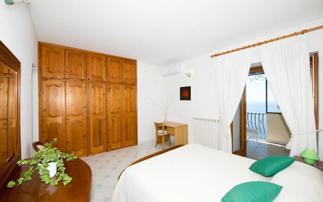 Villa Savina - Elegant Family Villa Overlooks Amalfi Coast -