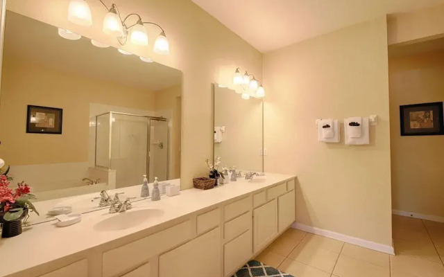5036 105 Vista Cay