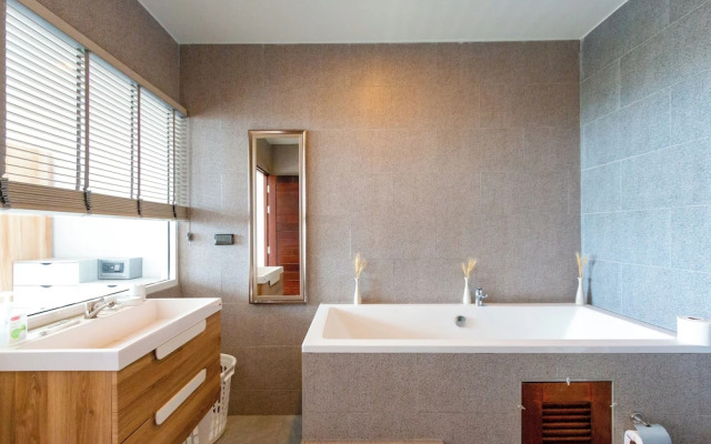 Sea View Front&Back Pool Near Beach V240