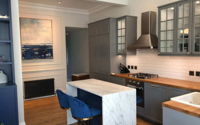Luxury Victorian 2 Bedroom Apartment Near Tube