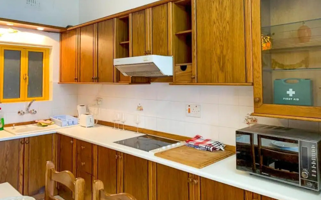 Sea and sun Views 2bd Apt Marsalforn Gozo