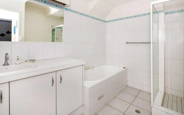 Kendall Beach Apartments 5 - Belongil Beach