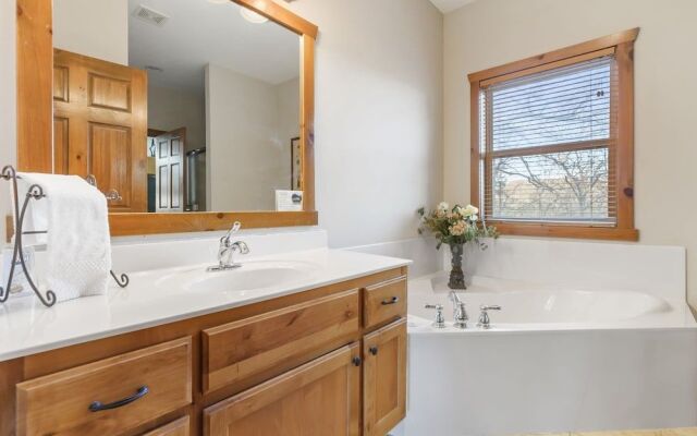 Kemper's Cabin by Silver Dollar City - Ideally Located