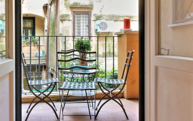 Charme Monti Small Terrace