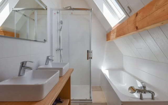 Hilltop Cottage With Pool