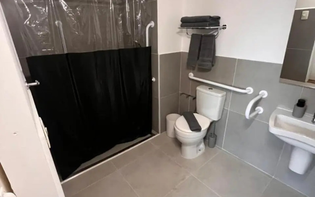 UNU 918 Moema: Wi-Fi, Academia, Camareira, Metrô +