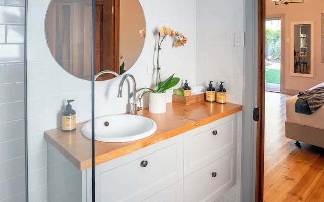 Tread Lightly Cabins – Bathroom – Adelaide
