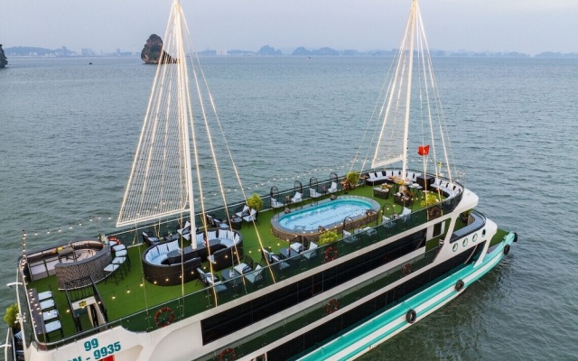 Maia Cruise – Outside – Ha Long