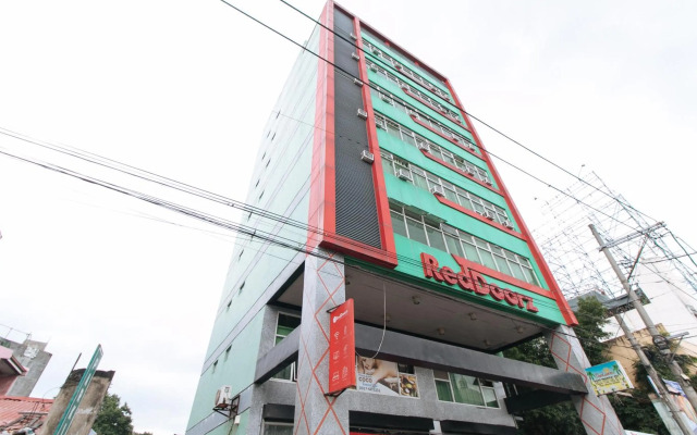 RedDoorz near Quiapo Church Manila