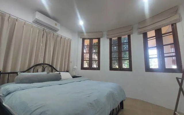Krisada Beach Resort