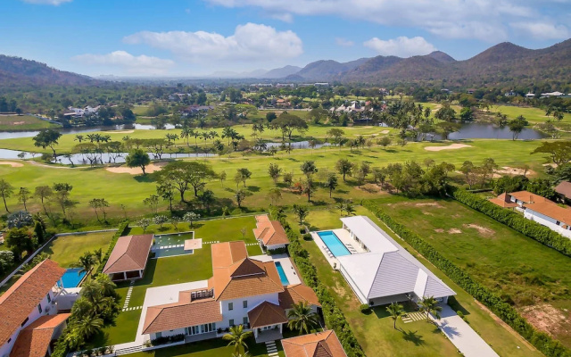 Luxury Modern 4 BR Pool Villa - PH111
