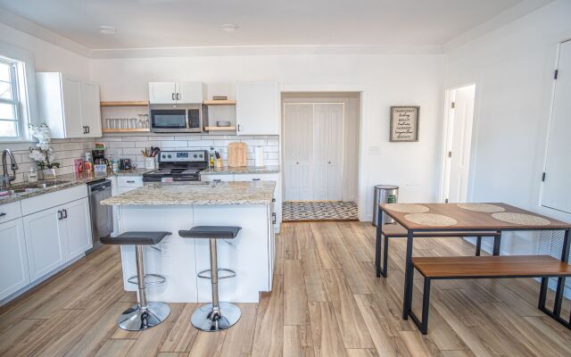 Cozy Remodeled 2br 1ba Near Downtown