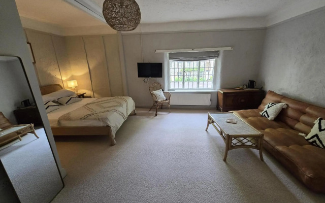 The Ostrich Castle Acre Pub