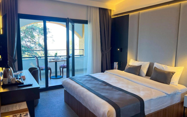 Sera Lake Center Hotel
