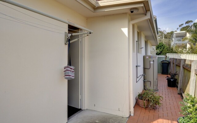 White Waves, 7B Achilles Street