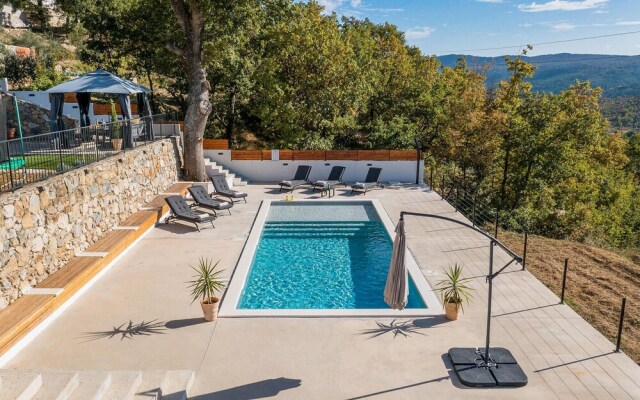 Stunning Home in Srinjine With 3 Bedrooms, Wifi and Outdoor Swimming Pool