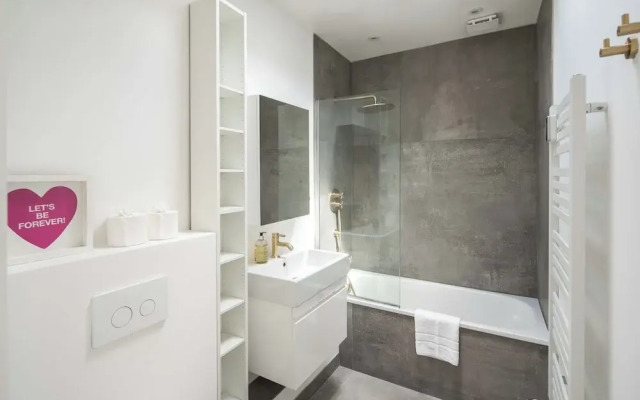 Elegant 2BD Flat near Portobello Rd with Balcony