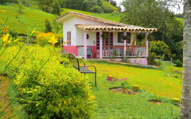 Cabañas y Flores Finca Hotel