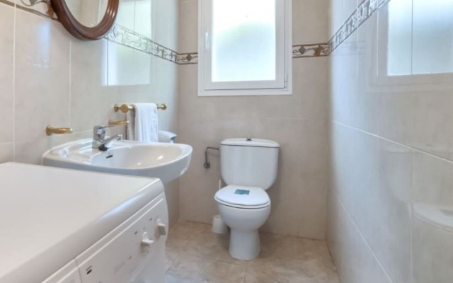 Villa - 12 Bedrooms with Pool and WiFi - 106430