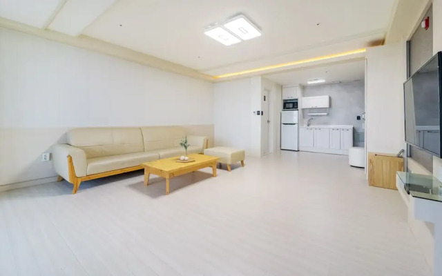 Yeosu Sunset Hostel and Pension