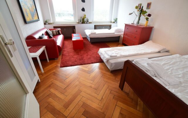 Tolstov-Hotels Large 3,5 Room Apartment