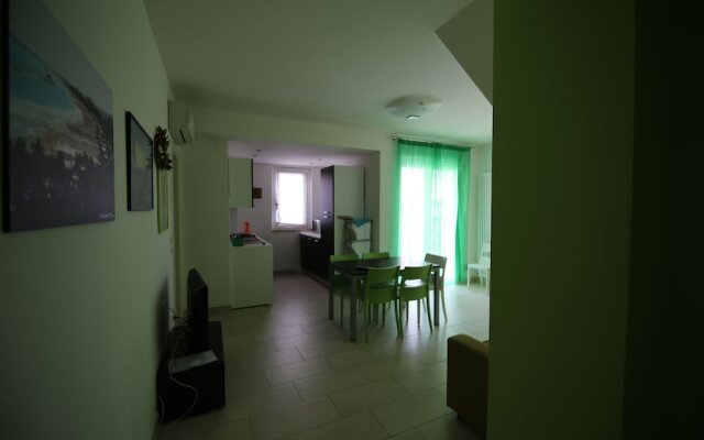 Apartment 20 Meters From The Sea 7 Beds With Small Sea View