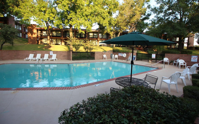 Magnuson Grand Hotel & Conference Center Tyler