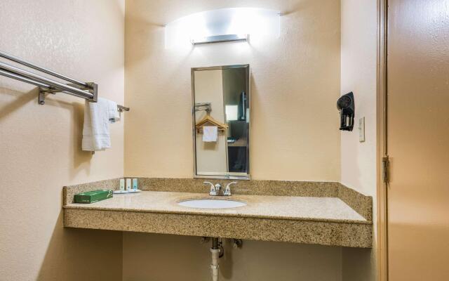 Quality Inn Cullman I-65 exit 310