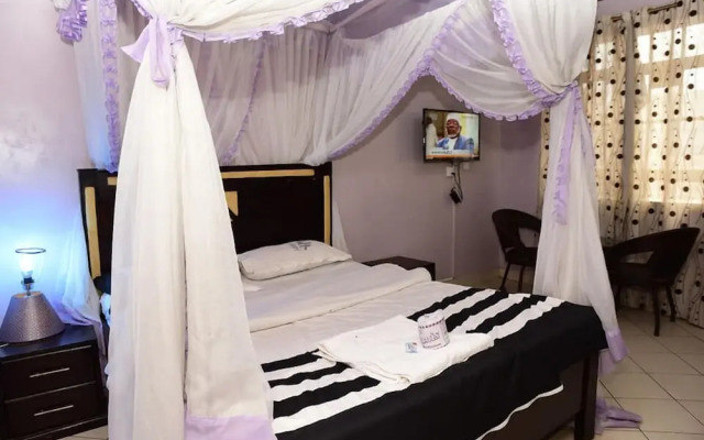 Madola Hotel